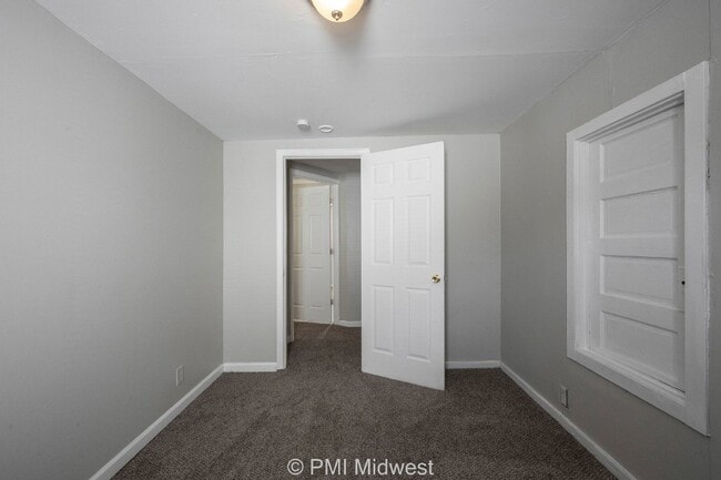 Building Photo - Charming 3-Bedroom Duplex with 2 Full Baths in Indianapolis - A Must See!