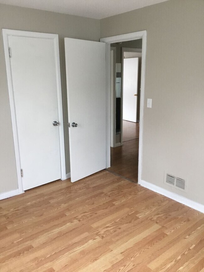 Building Photo - 1517 Greenwood Ave