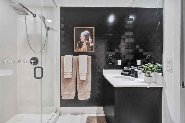 Building Photo - 121 NE 34th St