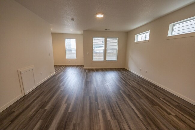 Building Photo - Three Bedroom Home in Ridgefield
