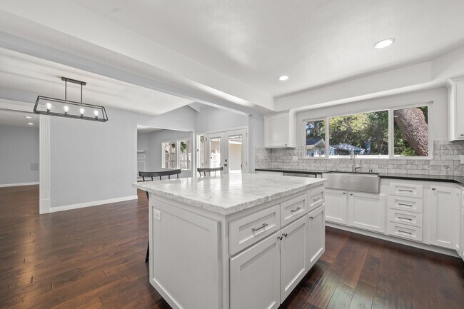 Building Photo - 15473 Lemay St