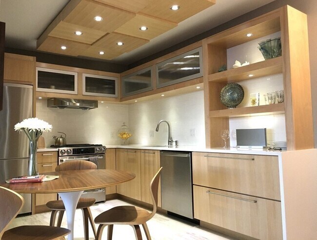 Building Photo - 85 E India Row