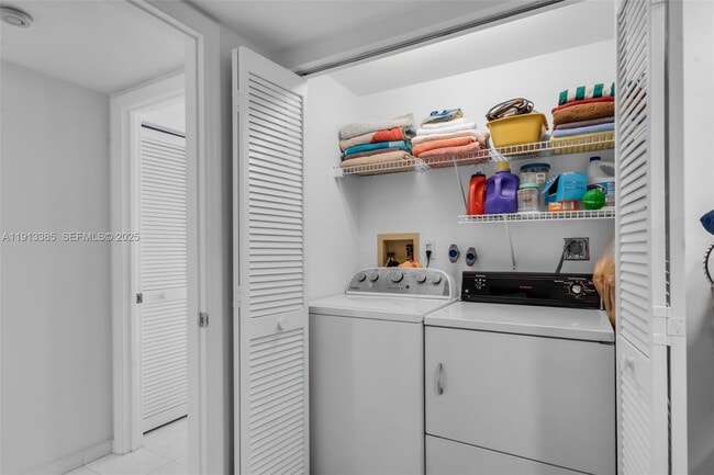 Building Photo - 16485 Collins Ave