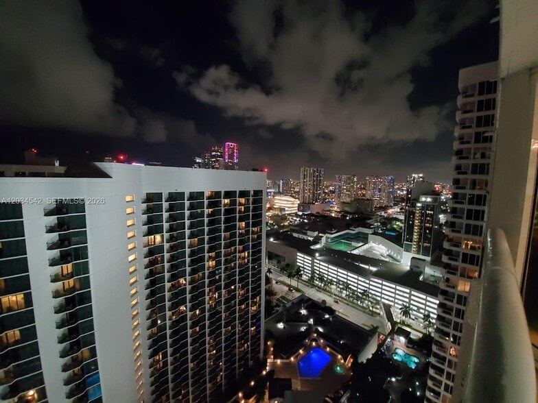 Building Photo - 1717 N Bayshore Dr