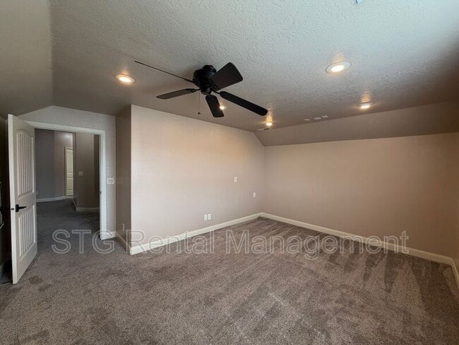 Building Photo - 449 W 500 N
