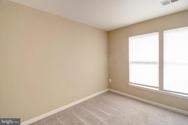 Building Photo - 6135 Newport Terrace