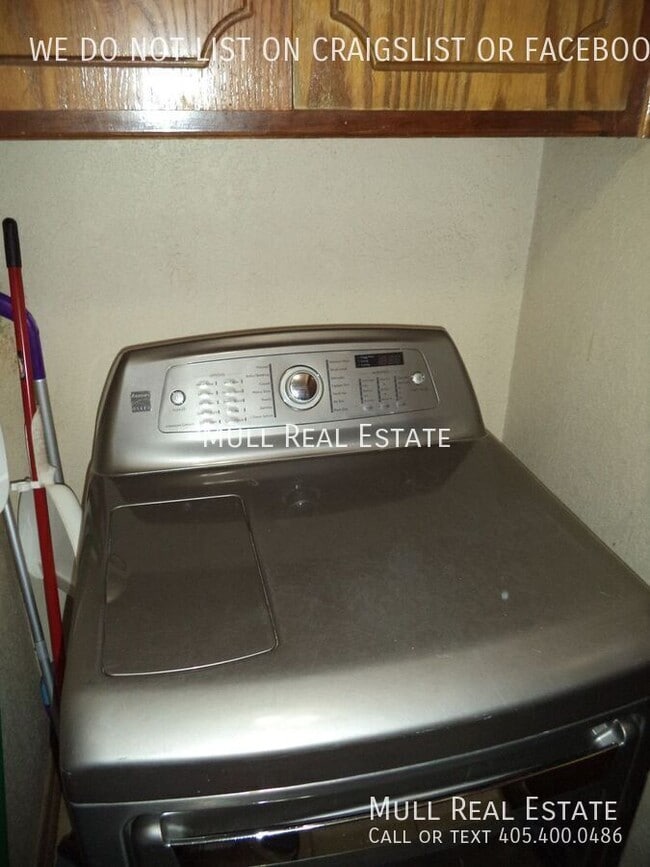 Building Photo - Furnished Single Family Home