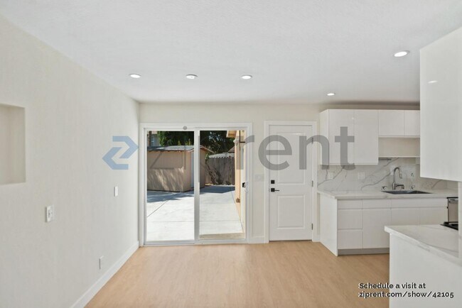 Building Photo - 474 Oliver St