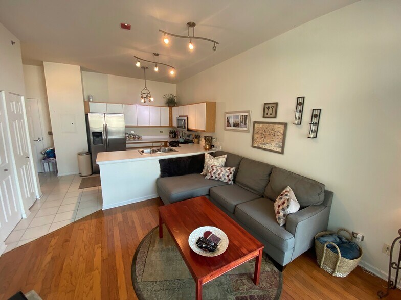 Building Photo - 340 W Superior St