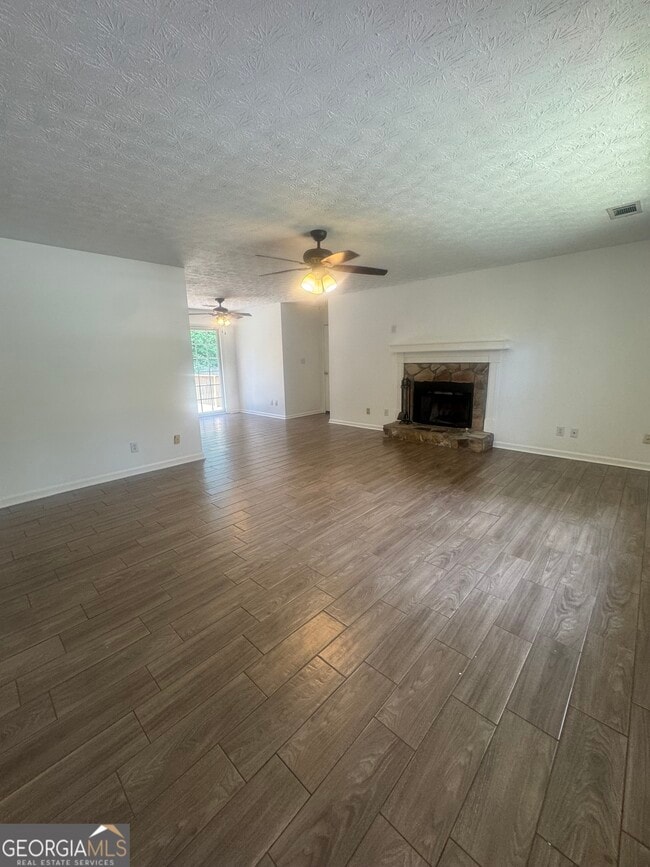 Building Photo - 105 Fox Trail Pl