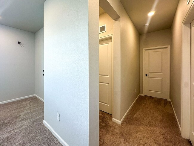 Building Photo - Alder Creek 3bd 2.5ba paired home for rent!