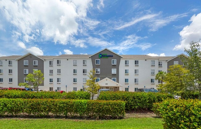 Building Photo - 4395 Colonial Blvd