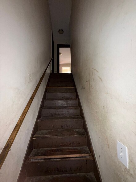 Building Photo - 8116 Pelham Ave