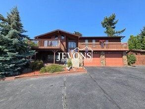 Building Photo - Lovely 3-bedroom home with fully equipped ...