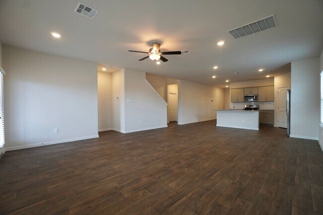 Building Photo - 115 Bethpage Dr
