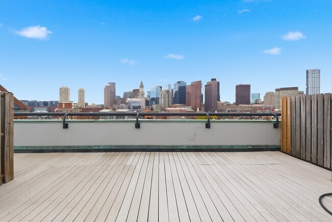 Building Photo - 350 North St