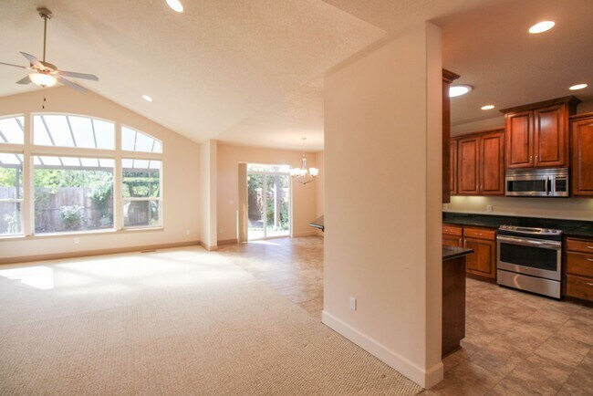 Building Photo - 3091 Kurt Dr NW