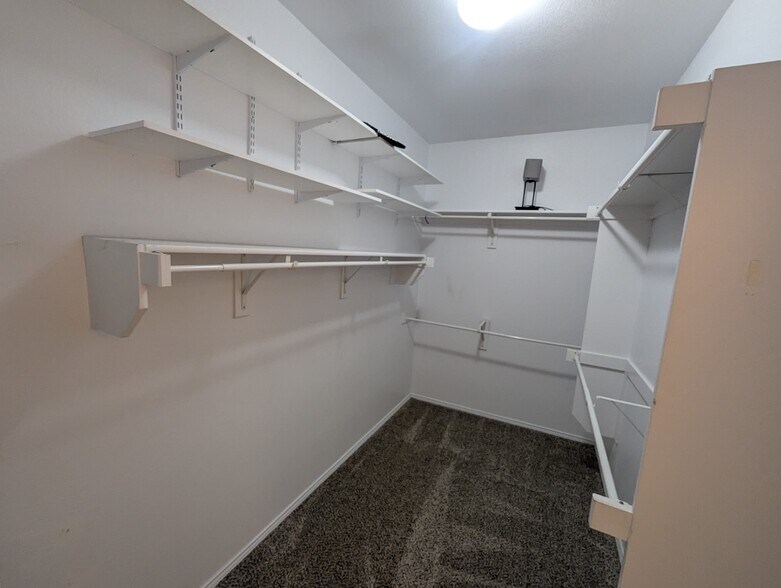 Master closet - 2853 Waterfall Ln