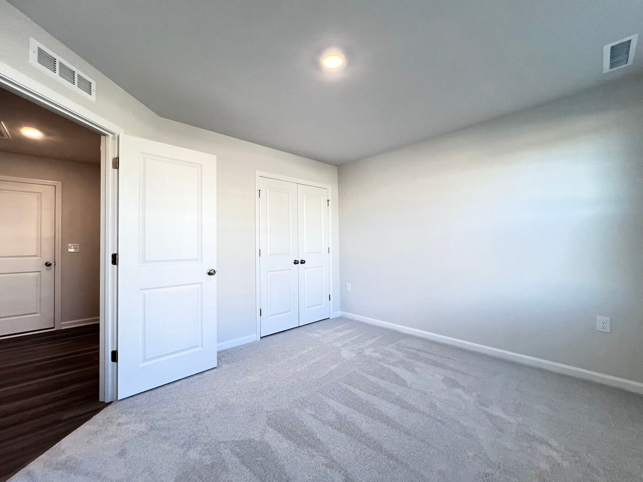 Building Photo - 1988 Rosedale Ridge Ave