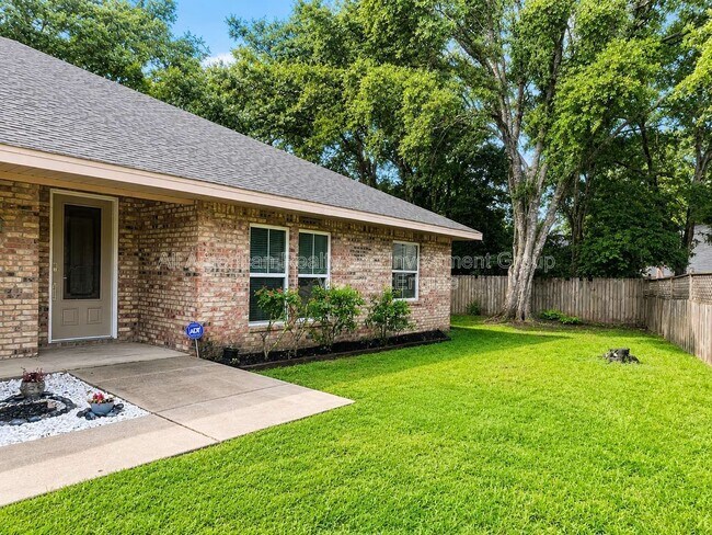 Building Photo - 598 Emerald Ln