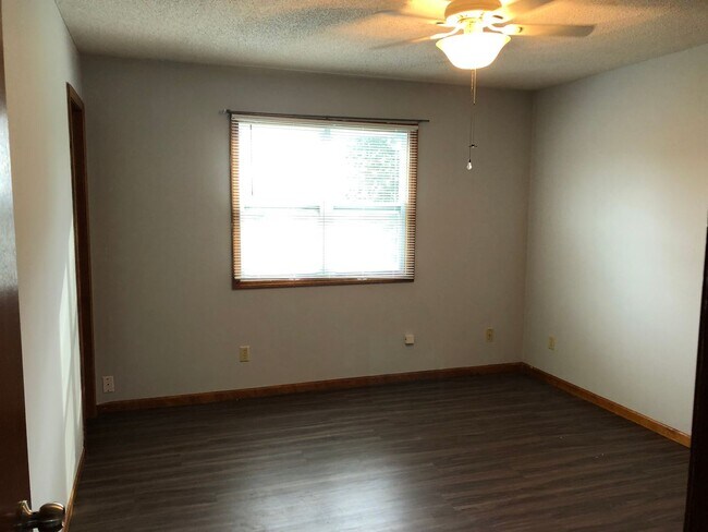 Building Photo - 317 Palomino Ln
