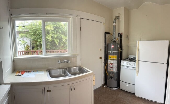 Building Photo - 4426 Shafter Ave