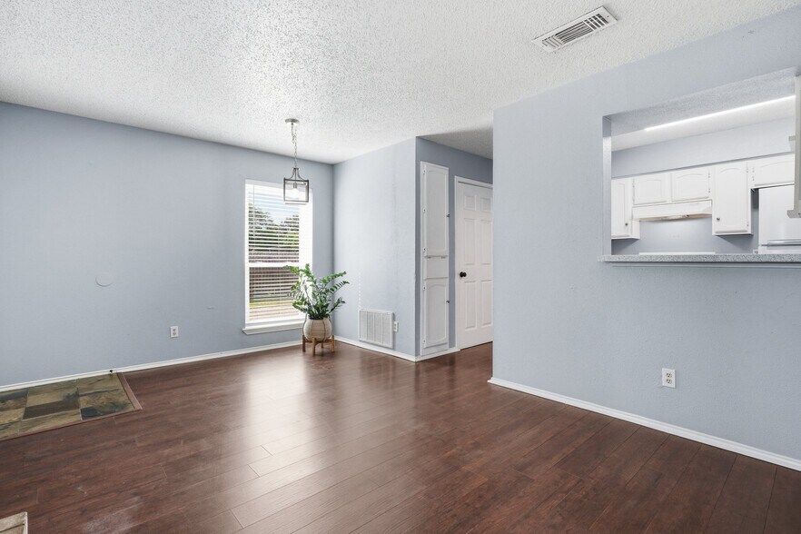 Building Photo - 6702 Everhart