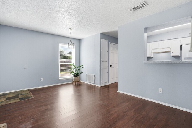 Building Photo - 6702 Everhart Rd
