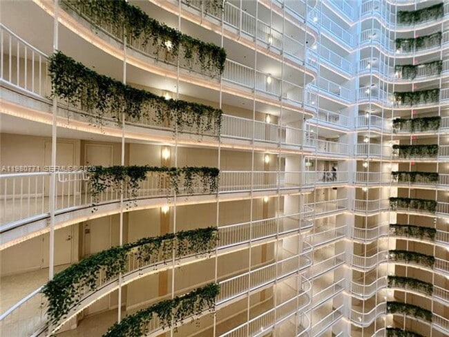 Building Photo - 1717 N Bayshore Dr