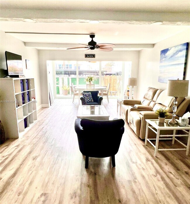 Building Photo - 1561 NE 12th Terrace