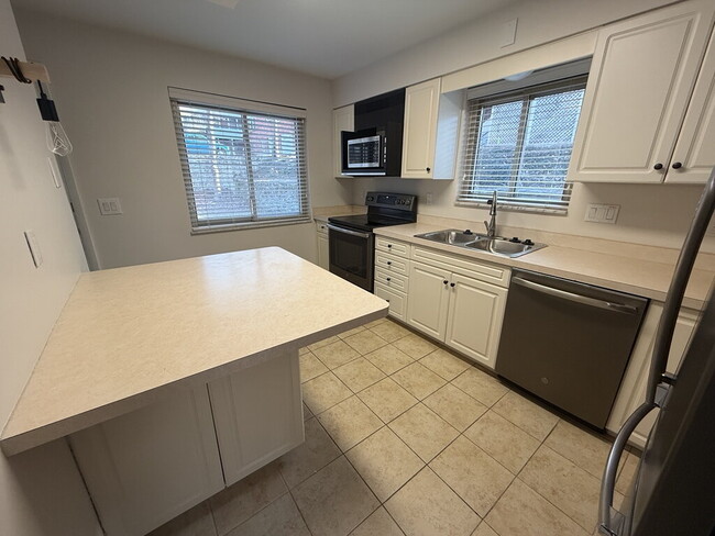 Building Photo - 1168 Cryer Ave