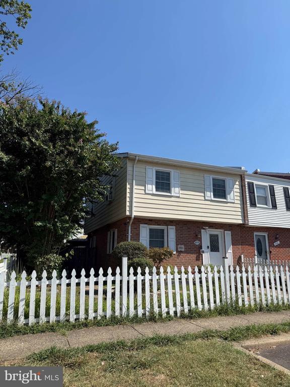 Building Photo - 2313 McClellan Ct