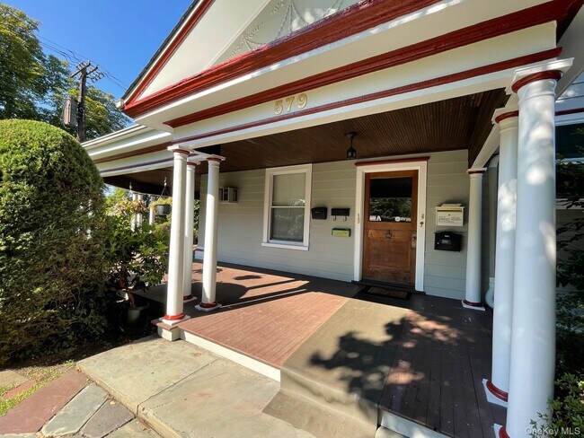 Building Photo - 579 Broadway