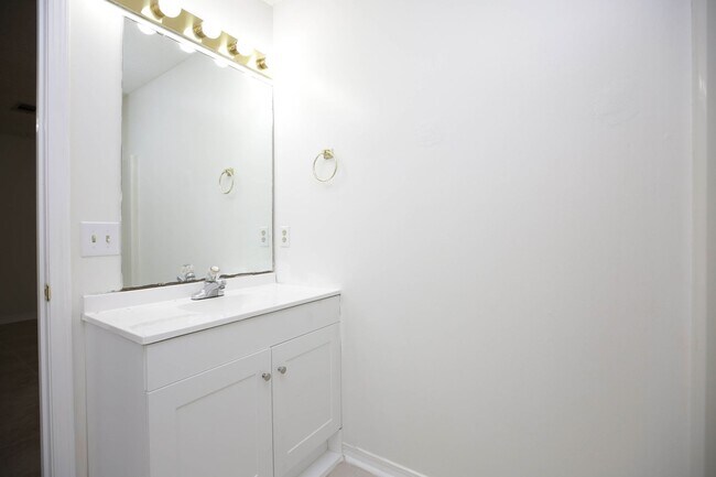 Building Photo - 6972 Weatherwood Dr