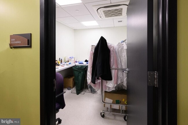 Building Photo - 5904 Mt Eagle Dr