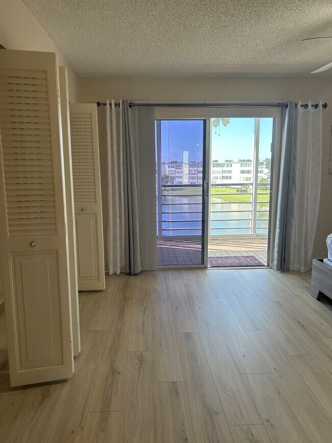 Building Photo - 4087 Cornwall E