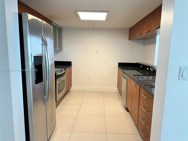 Building Photo - 1800 N Bayshore Dr