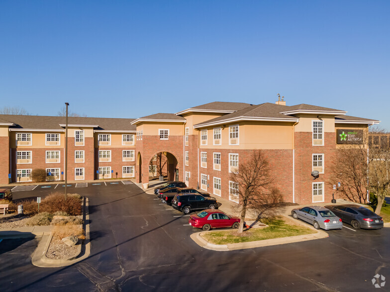 Building Photo - Furnished Studio - Overland Park