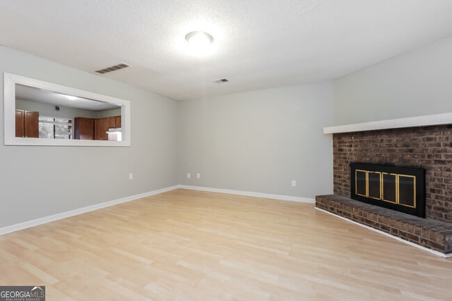 Building Photo - 661 Overlook Ct