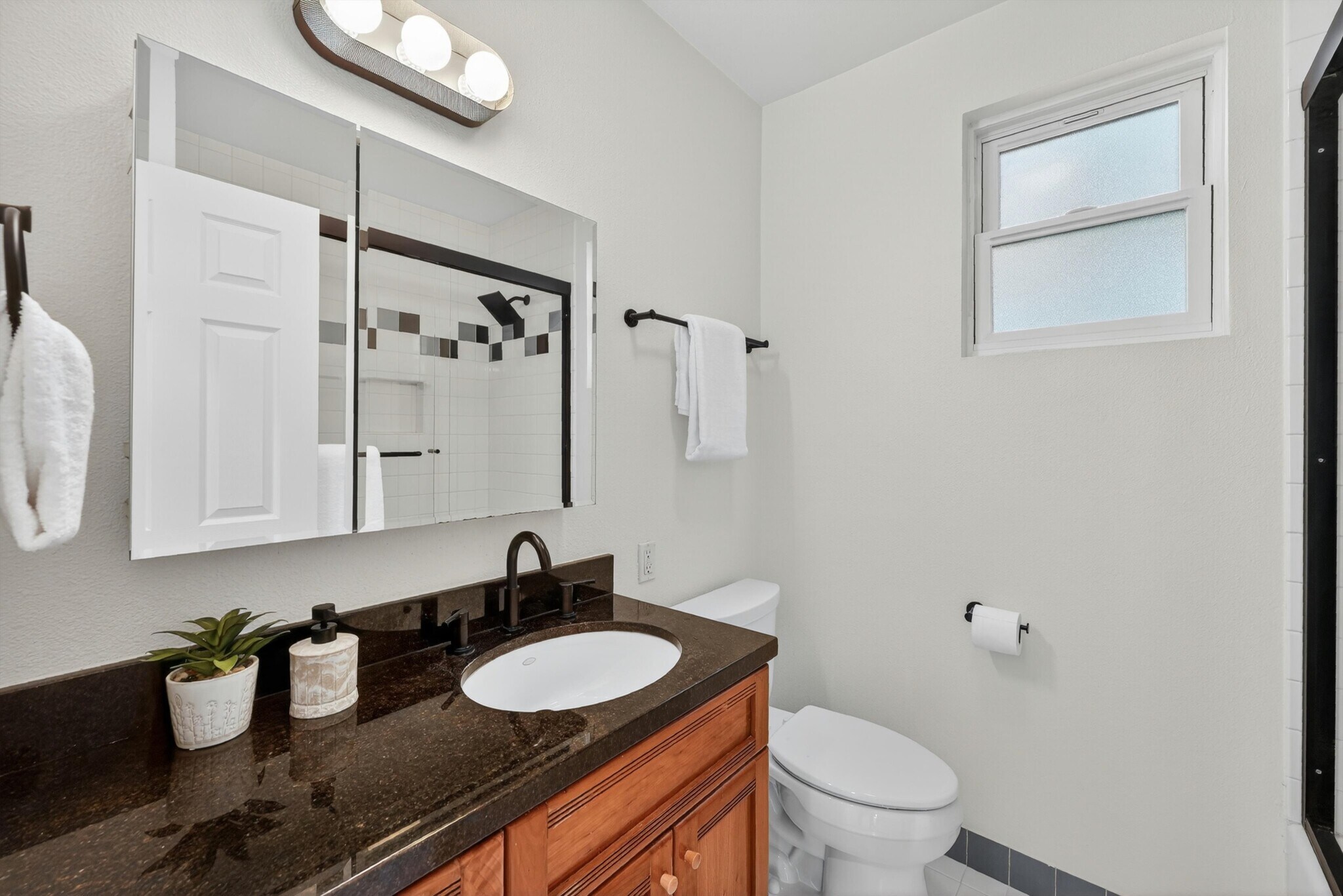Building Photo - 1515 Rendall Pl