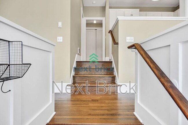 Building Photo - 317 Lakeside Ave S