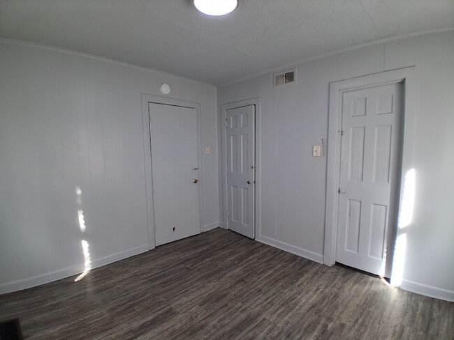 Building Photo - 1323 N Sheridan St