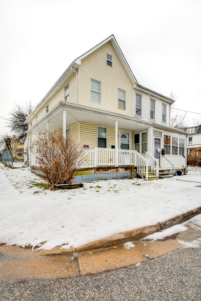 Primary Photo - 1722 Sexton St