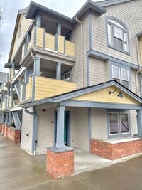 Building Photo - Gateway Ground Floor Corner Unit Condo with Laminate H/W's, A/C, Assigned Parking, Laundry In-Unit