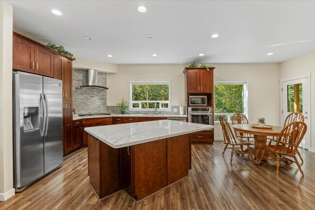 GREAT ROOM - 323 3rd Pl NW