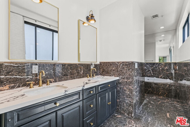 Building Photo - 2646 Rinconia Dr
