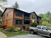 Building Photo - 1759-C Haywood Manor-
