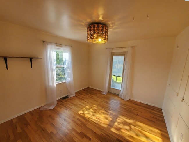 Building Photo - Central kennewick rental