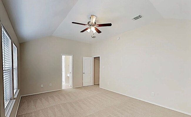 Building Photo - MOVE IN READY