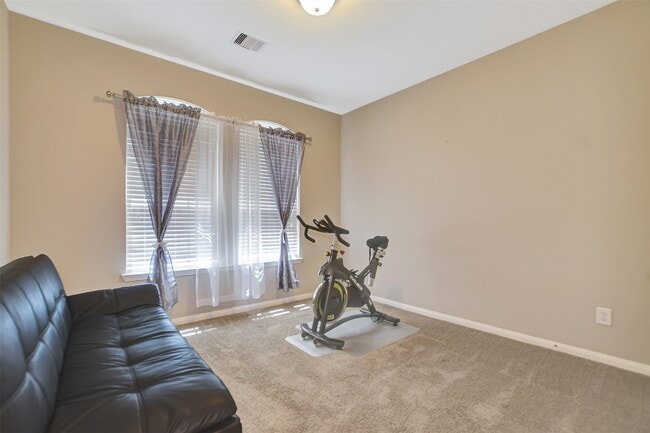 Building Photo - 18226 Russett Green Dr